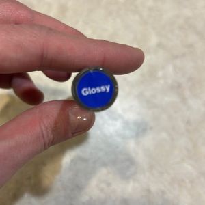 Glossy gloss